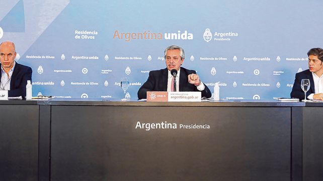 con m&aacute;s distancia. Alberto Fern&aacute;ndez