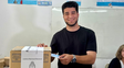 Agustín Pellegrini emitió su voto en una escuela de Ocampo al 100. Agustín Pellegrini emitió su voto en una escuela de Ocampo al 100.