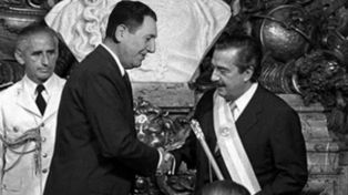 ¿Traspaso de mando? “Distópica” es una ucronía que plantea que Perón no murió en 1974 y luego lo sucede Alfonsín.