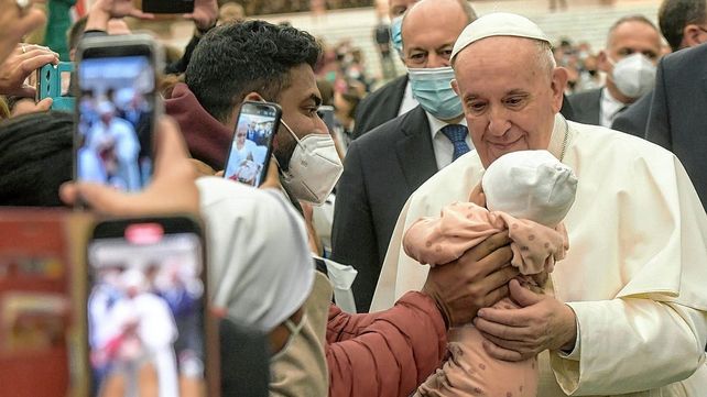 El papa Francisco lamentó que perros y gatos ocupan el lugar de los hijos