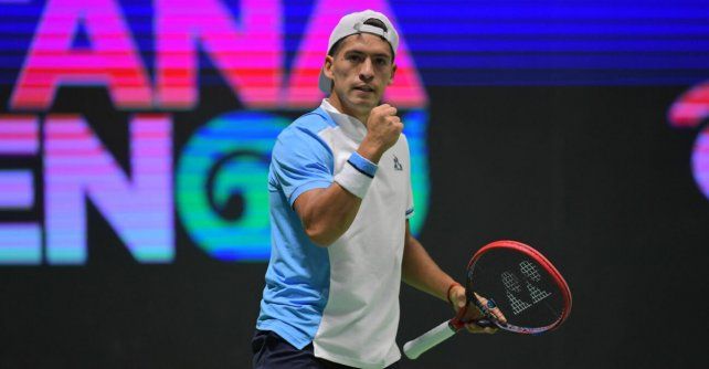 Sebastián Báez buscará este sábado el pasaje a la final del ATP de Santiago (Chile).