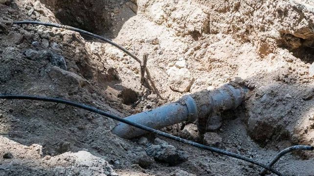 El Municipio de Paraná realiza tareas en cañerías de calle Croacia Norte y pone en funcionamiento un tanque de reserva de agua en Bajada Grande&nbsp;
