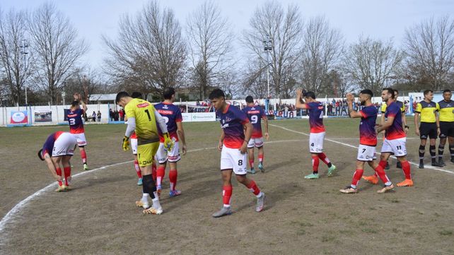Debutó en Puerto San Martín. El charrúa hizo su presentación en la Copa Santa Fe