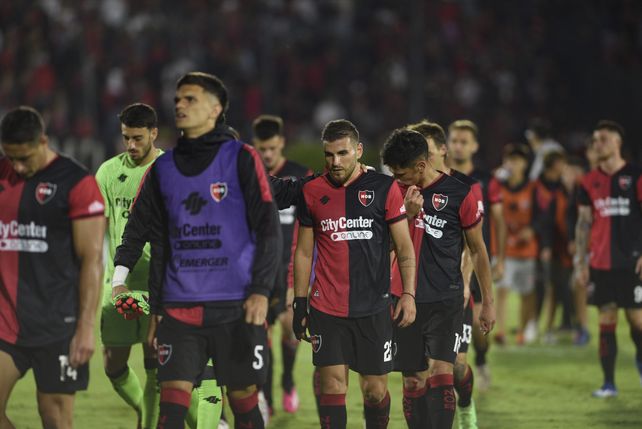Las cabezas gachas en la salida del duelo con Boca marca el nivel de impacto de la derrota. Newell’s dejó de depender de sí mismo.&nbsp;