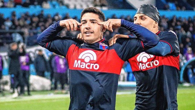 Tigre se impuso ante Racing en el final de partido.