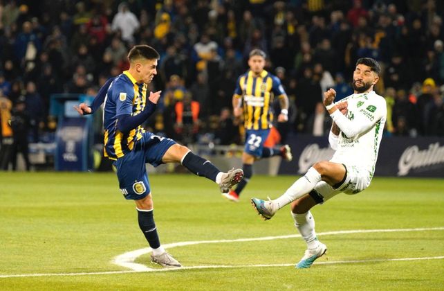 Central, con suplentes, goleó 4 a 2 a Sarmiento en el Gigante