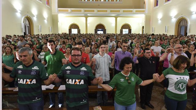 La tragedia del Chapecoense enlutó al fútbol mundial