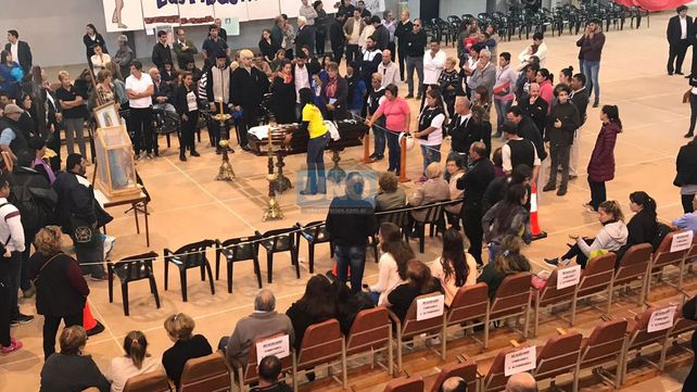 Una multitud despide los restos de Micaela García