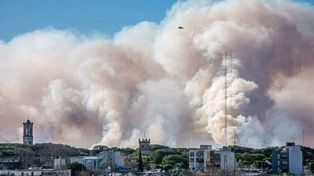 Columnas de humo. Así ardían las islas durante este fin de semana enfrente a San Nicolás y Ramallo. (Foto: Multisectorial Humedales)