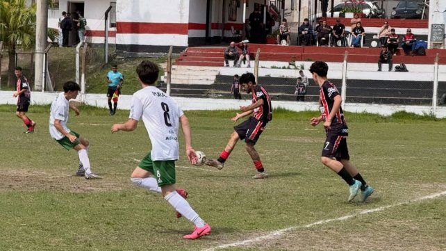 Oro Verde goleó a Los Toritos en el certamen de la Liga Paranaense.