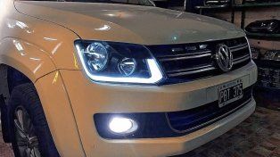 Multas por circular con las luces automáticas del auto: qué dice la ley