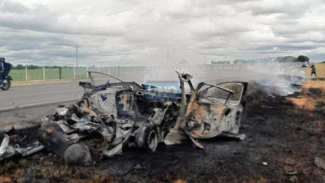 Explotó un auto con turistas rosarinos en una ruta entrerriana