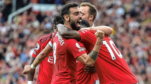Manchester United superó a Arsenal pero sobre el final salió lesionado Lisandro Martínez. Manchester United superó a Arsenal pero sobre el final salió lesionado Lisandro Martínez.