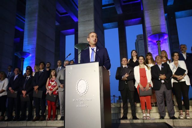 Con un emotivo discurso, Javkin trazó los lineamientos de su gestión