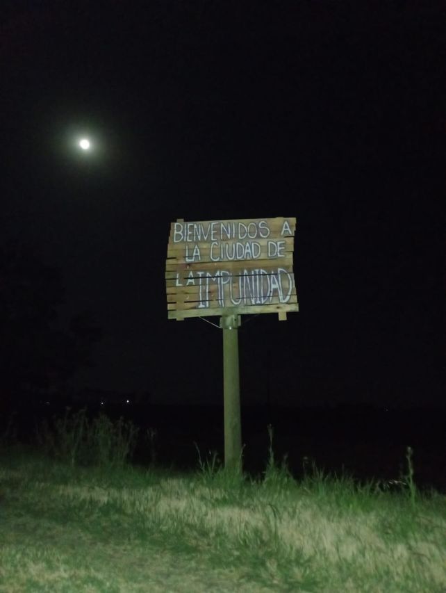 La ciudad de San Jorge amaneció con pintadas reclamando justicia