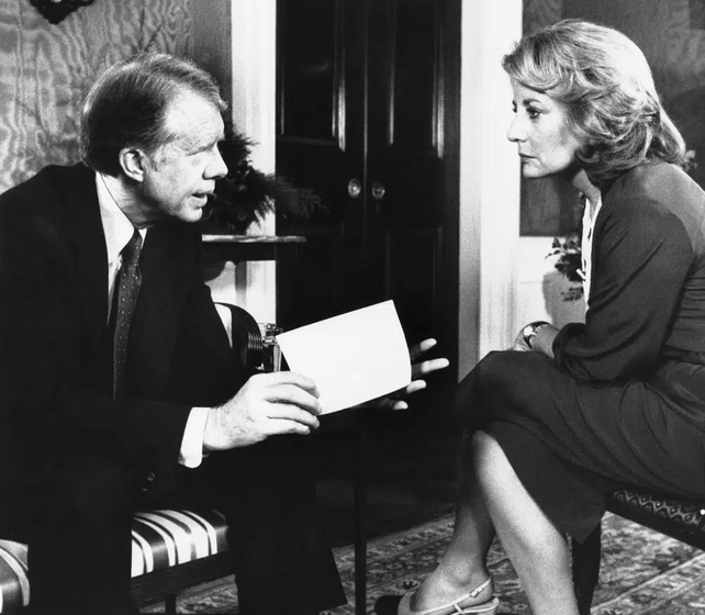 Walters entrevista al presidente Jimmy Carter en diciembre de 1978. Para entonces su estilo ya estaba consagrado y sirvió de guía a muchas jóvenes periodistas de TV.