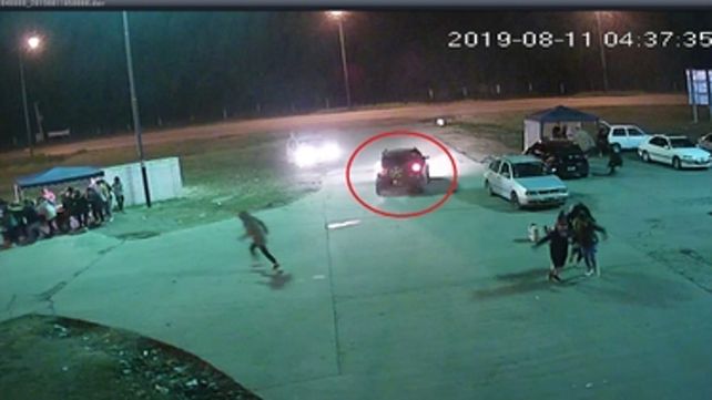 video. El momento en que partieron los disparos desde un VW Crossfox