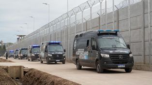 Cómo fue el operativo de traslado de 380 presos de comisarías a la nueva cárcel de Recreo, a menos de 24 horas de su inauguración
