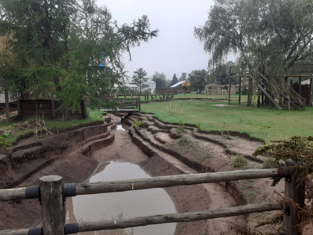 Tiene 6 mil metros cuadrados en los que hay un espejo de agua, huerta orgánica, escenarios y un espacio destinado a los niños entre otras cosas 