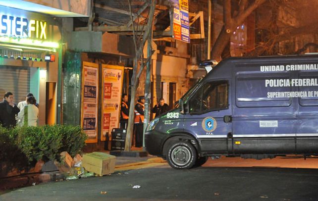En el barrio. Efectivos de la Policía Federal durante el operativo desarrollado en horas de la madrugada.
