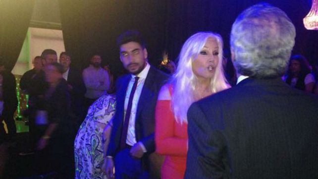 Susana y sus mimos con Facundo Moyano en la fiesta del gremio de los trabajadores de peajes
