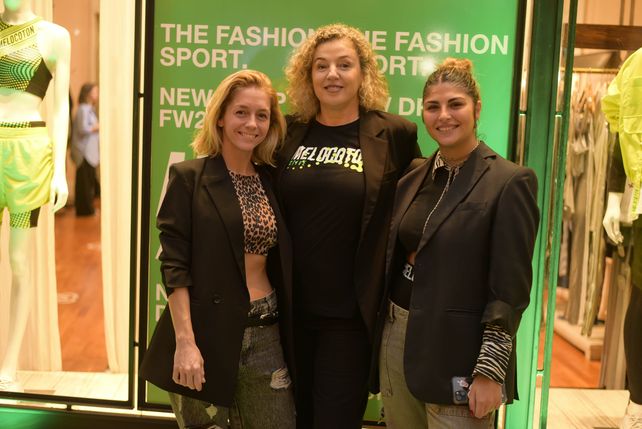 Andrea Garrone junto a invitadas