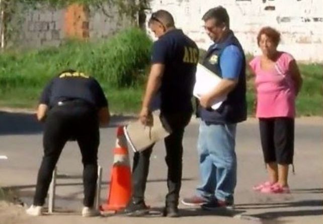 Los dos operarios se cayeron desde unos 8 metros de altura. (Foto: captura de video)