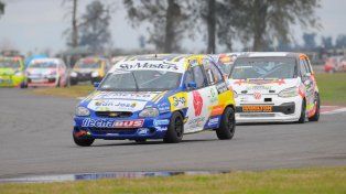 El piloto de San José Yair Etcheveste defiende el título conseguido el 2023 en Clase 2 del Turismo Pista.