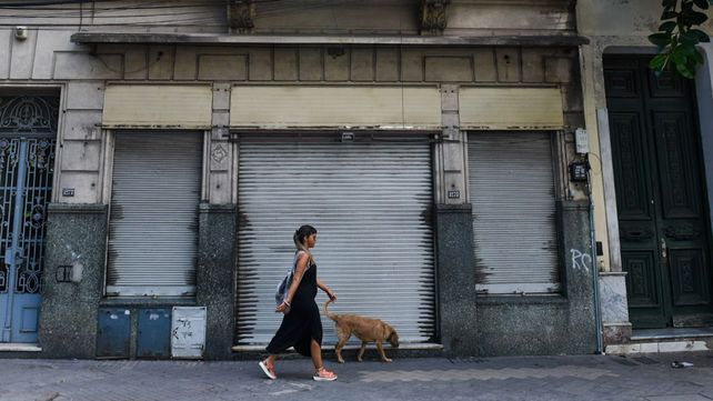 La panadería de Juan Manuel de Rosas al 1200 con sus persianas bajas. Era un lugar de encuentro en el barrio