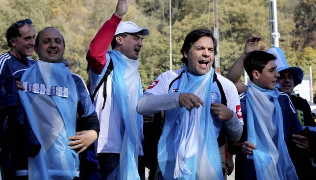 Los hinchas argentinos animan la previa del partido contra Jamaica