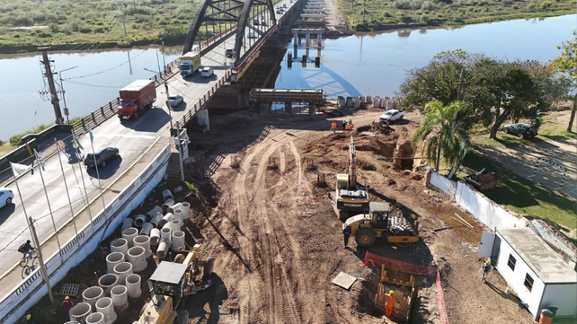 Detectaron una falla en una columna del nuevo puente Carretero y realizan estudios técnicos para corregirla