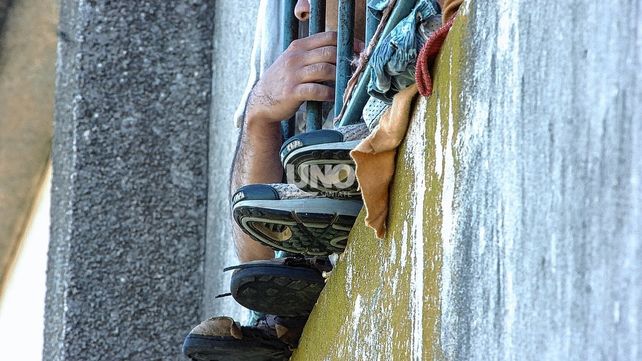 Dos internos resultaron apuñalados