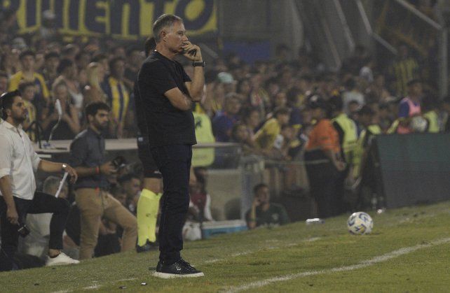 Ariel Holan se juega una parada brava en La Bombonera