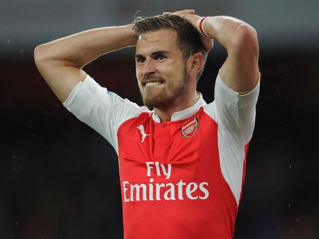 Sigue la maldición: Ramsey hizo un gol este fin de semana y murió otro famoso