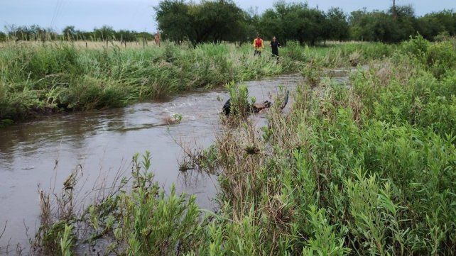 Colonia Elía: dos muertos al ser arrastrados su auto hacia un arroyo