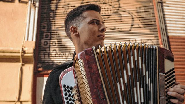 Enzo Demartini: Mi objetivo es buscar desde la música del litoral algo nuevo con un sonido propio
