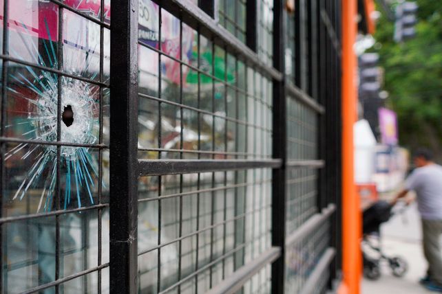 Cuarto ataque a un minimarket: una balacera bajo la sombra del lavado de dinero narco