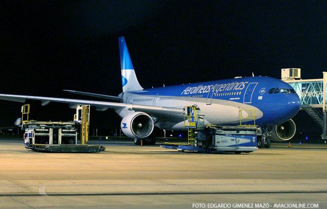 El avión que pasadas las 22 iba a despegar de Ezeiza.