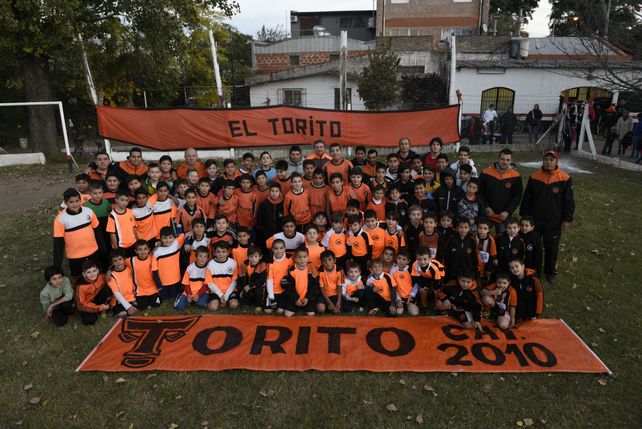 Preocupación . El club perdería su cancha de once por un destacamento policial.