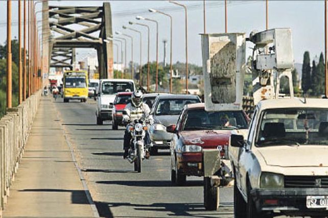 Relevan la cantidad y el tipo de automóviles que transitan sobre el Puente Carretero