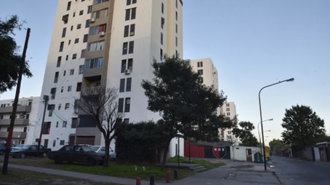 Monoblocks. En Maestros Santafesinos al 4800 balearon una casa.