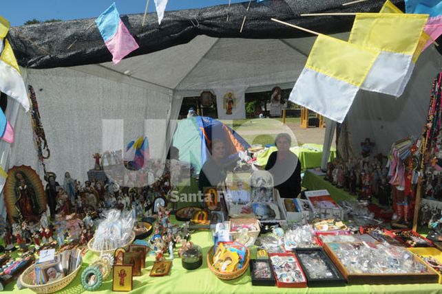 Cientos de santafesinos participan de la fiesta de la Virgen de Guadalupe