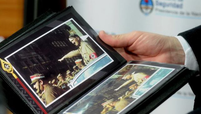 El negocio vendía fotos y objetos con insignias antisemitas.