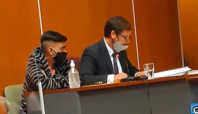 En juicio. Lautaro Teruel junto a su abogado este viernes. La audiencia pasó a cuarto intermedio y continuará el lunes.&nbsp;