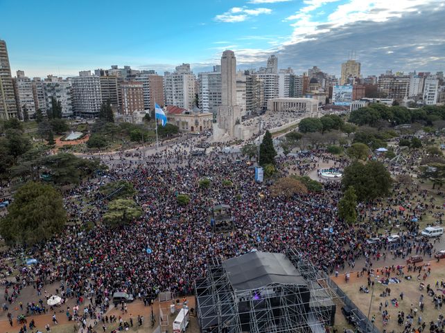 Más de 170 mil personas participaron de los festejos por el Día de la Bandera.