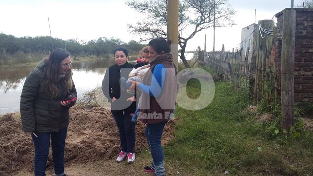 VIDEO: vecinos de Rincón Norte y Arroyo Leyes ven con angustia cómo el río avanza