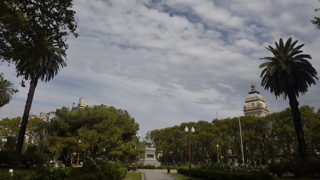 La ciudad tendrá una jornada con nubes pasajeras y temperatura primaveral