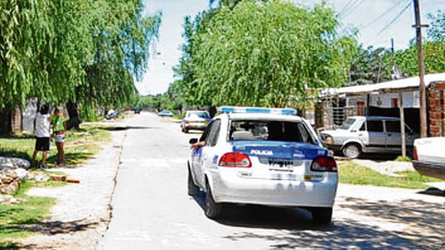 Barrio duro. La policía irrumpió en Nuevo Alberdi con varios allanamientos.