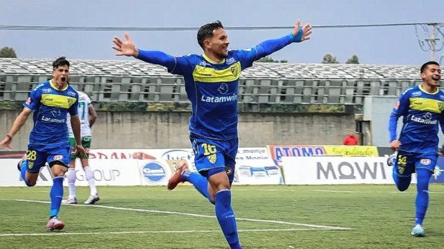 Gallegos rescindió en Unión y finalmente volvería a Chile