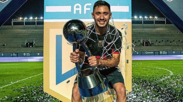 Tomás Sandoval se despidió de Colón. Tomás Sandoval se despidió de Colón.